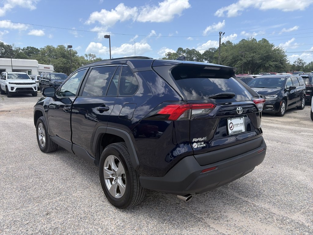 Used 2025  Toyota XLE image 4