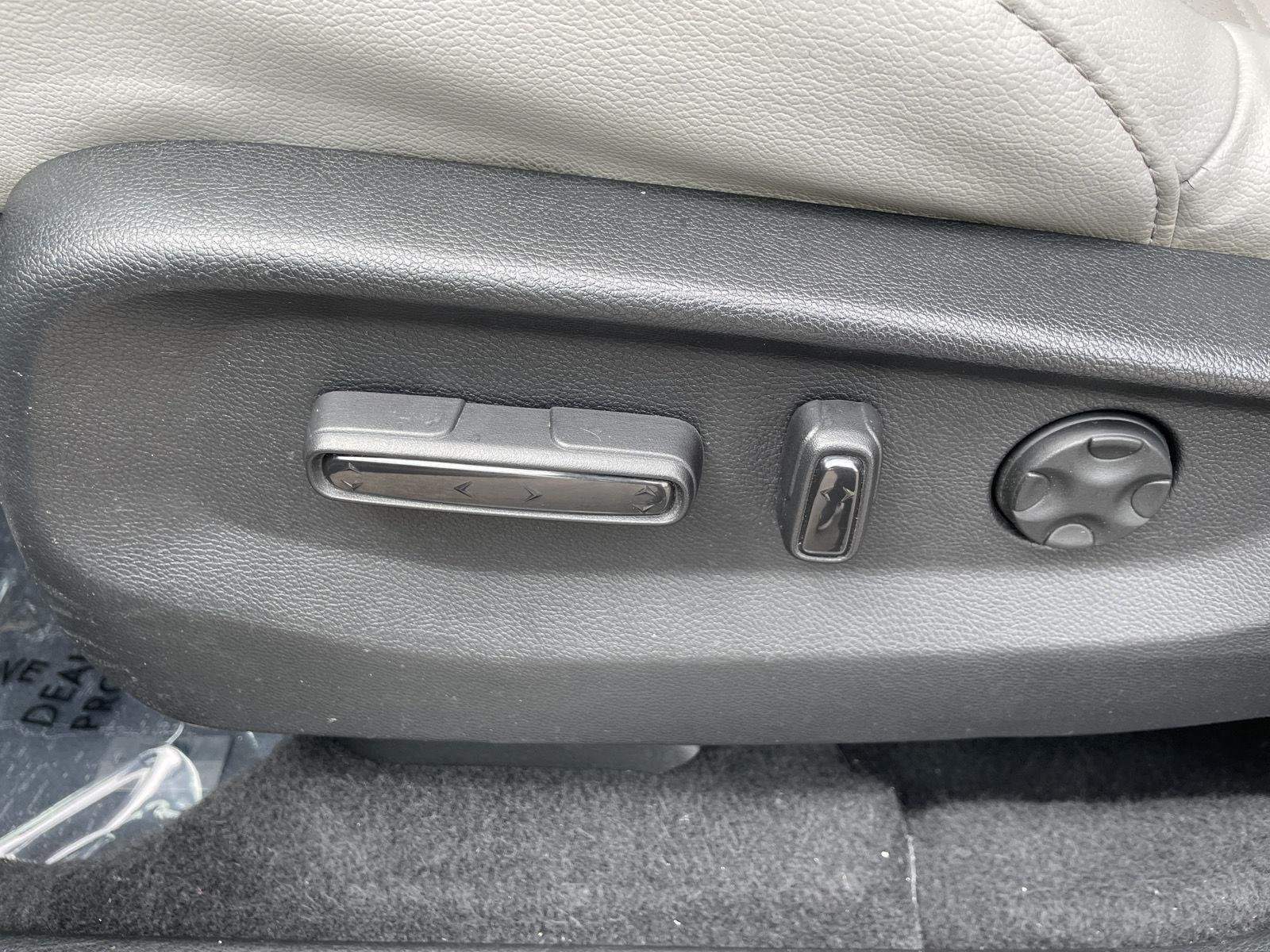 Used 2019 Lunar Silver Metallic Honda EX-L image 13