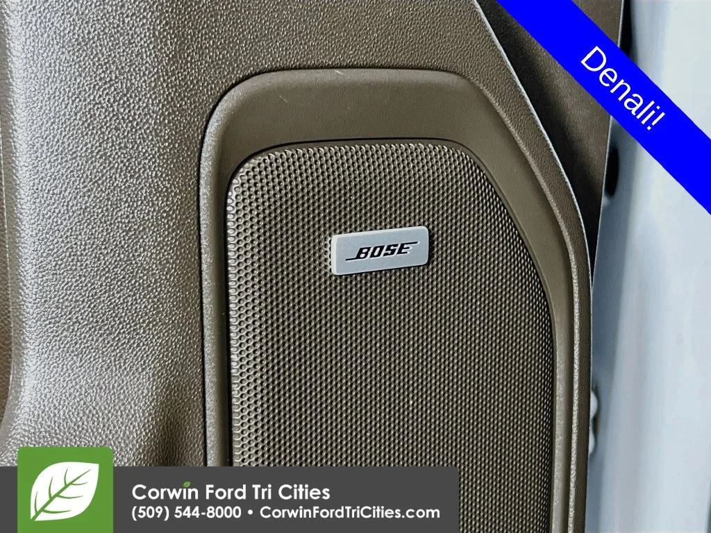Used 2022 White Frost Tri-Coat GMC Denali image 12