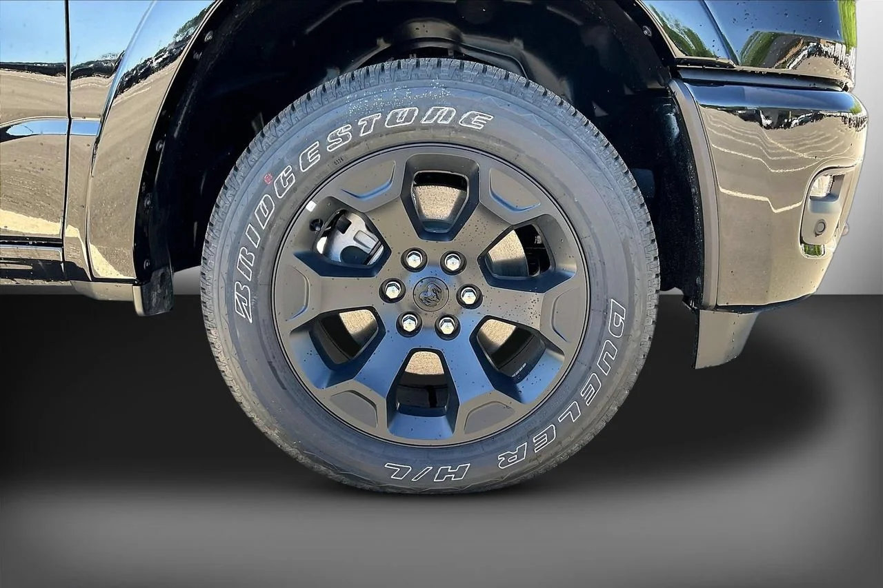 New 2026 Diamond Black Crystal Pearl-Coat Exterior Paint RAM Big Horn/Lone Star image 29