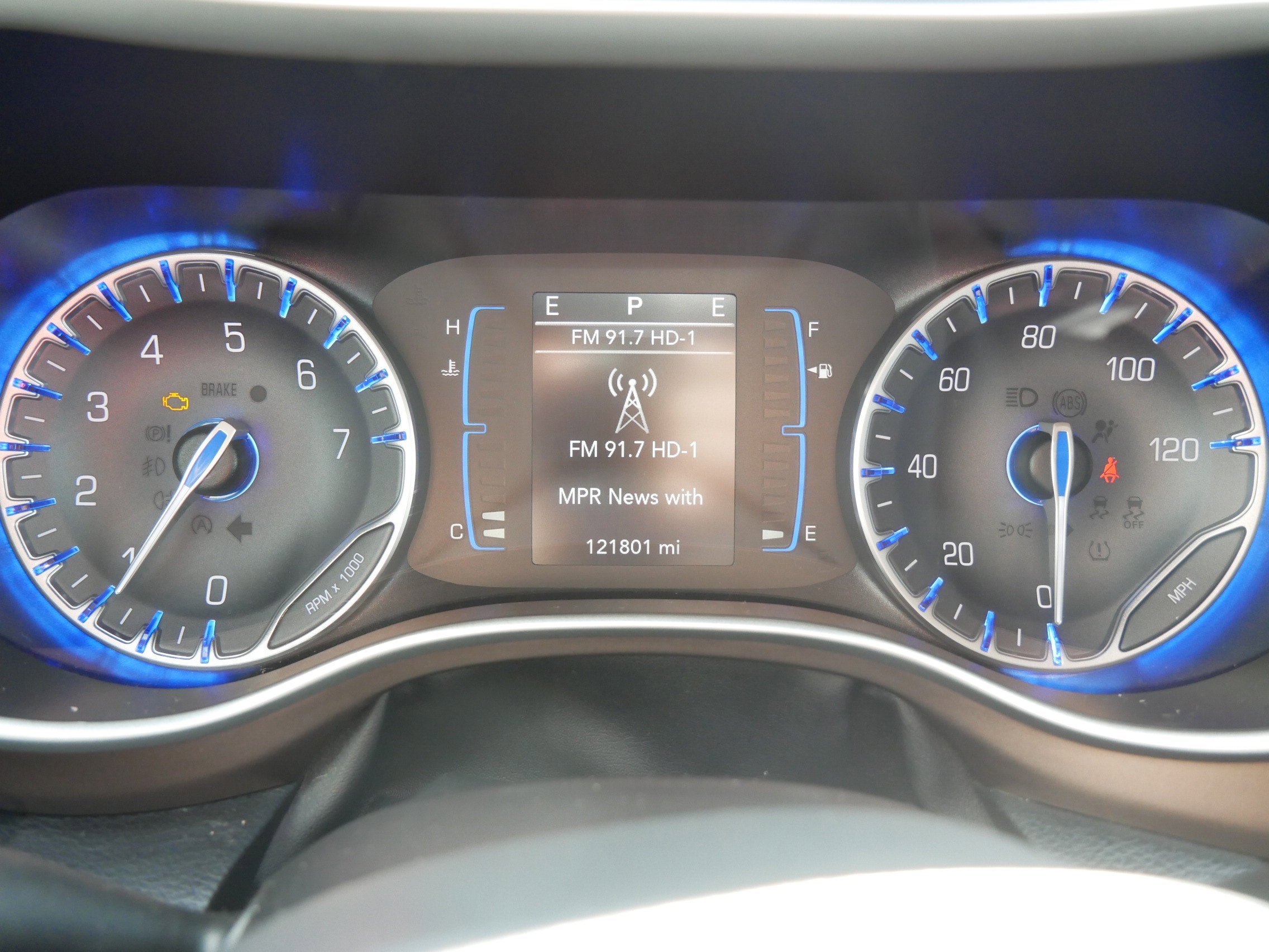 Used 2017 Billet Silver Metallic Clearcoat Chrysler Touring-L image 22