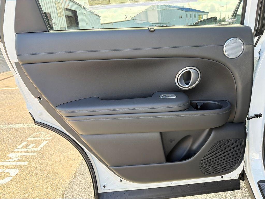 New 2026 White Hyundai SEL FWD image 22