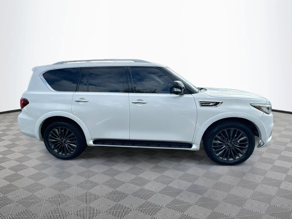 Certified Used 2024 White INFINITI Sensory image 5
