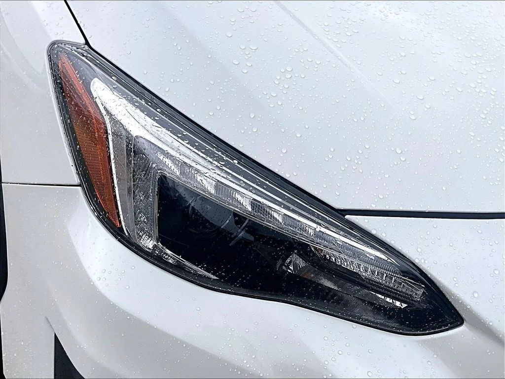Certified Used 2018 White Subaru 2.0i Limited image 32