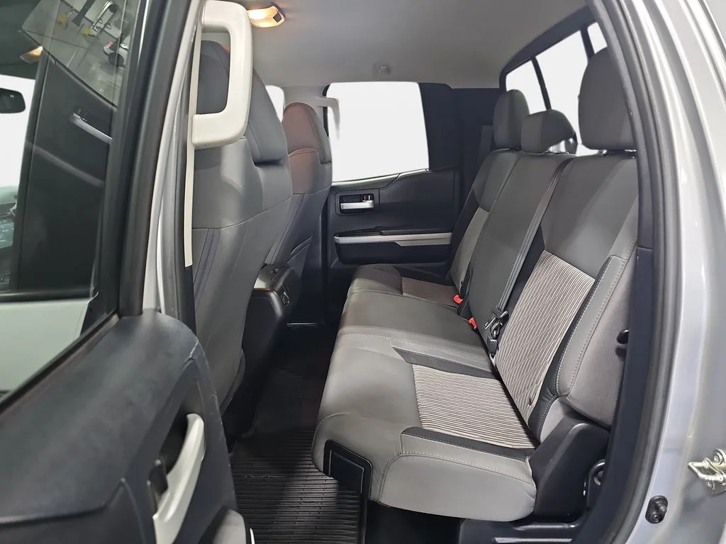 Used 2014 Silver Toyota SR5 image 12