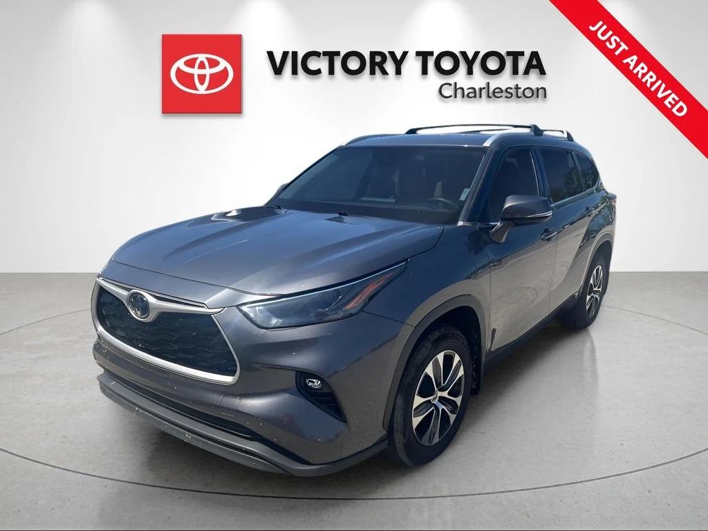 Used 2022 Gray Toyota XLE image 1