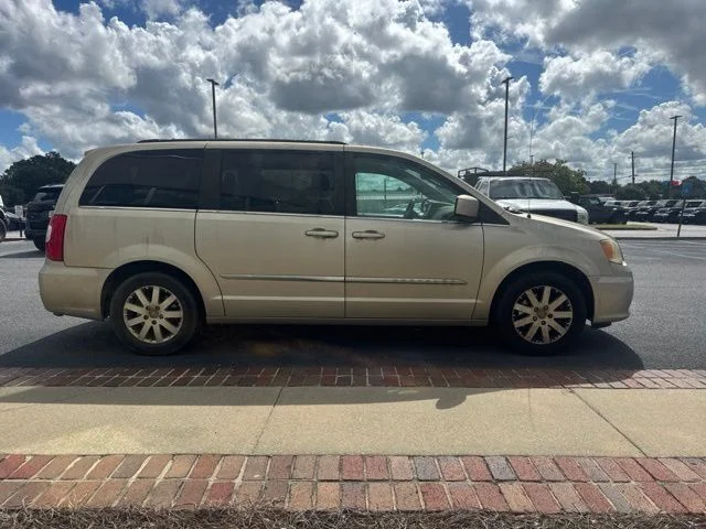 Used 2013 Beige Chrysler Touring image 5