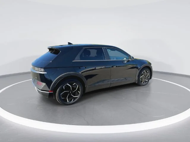 Used 2023 Black Hyundai SE image 8