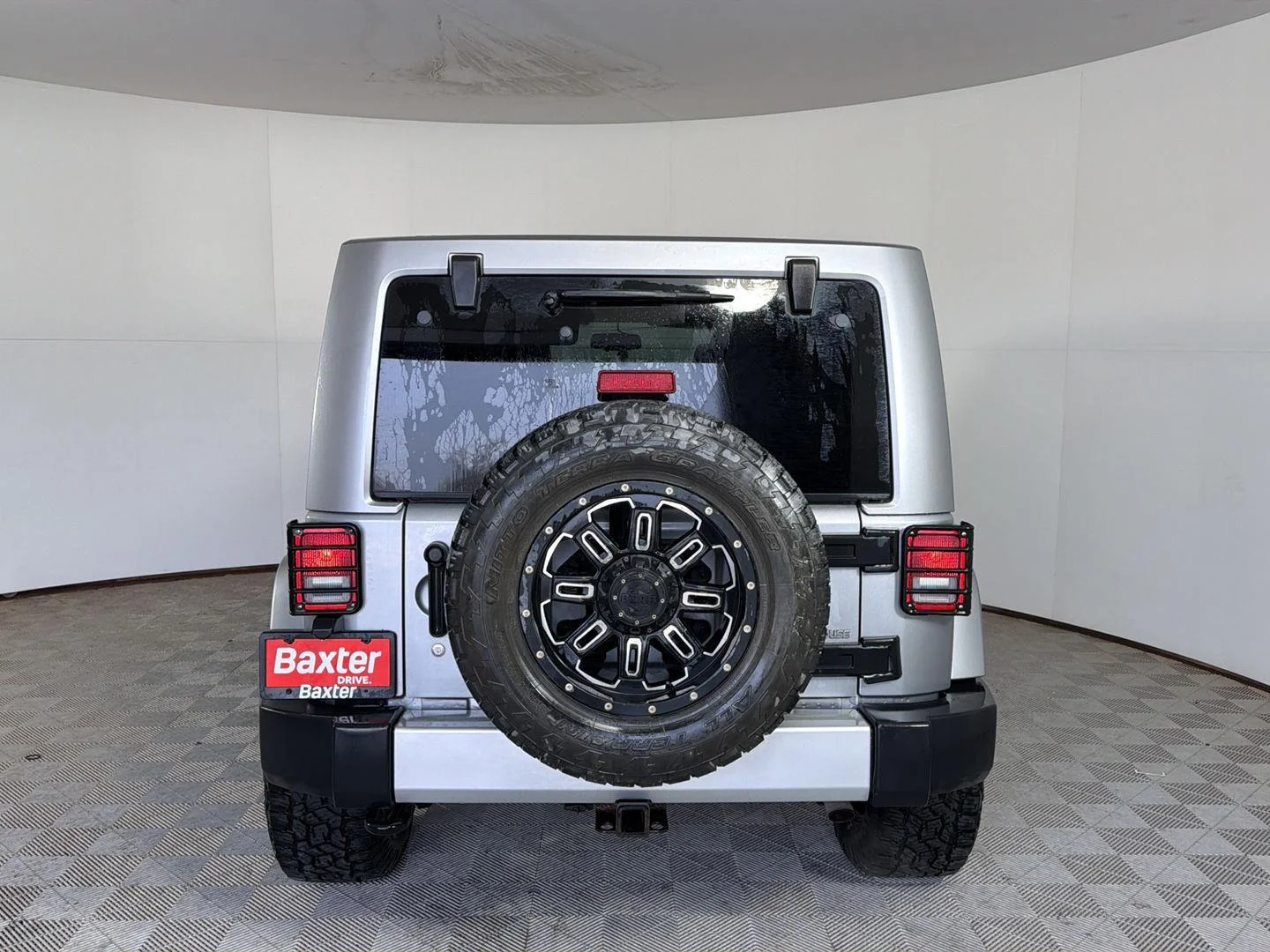 Used 2014  Jeep Sahara image 8