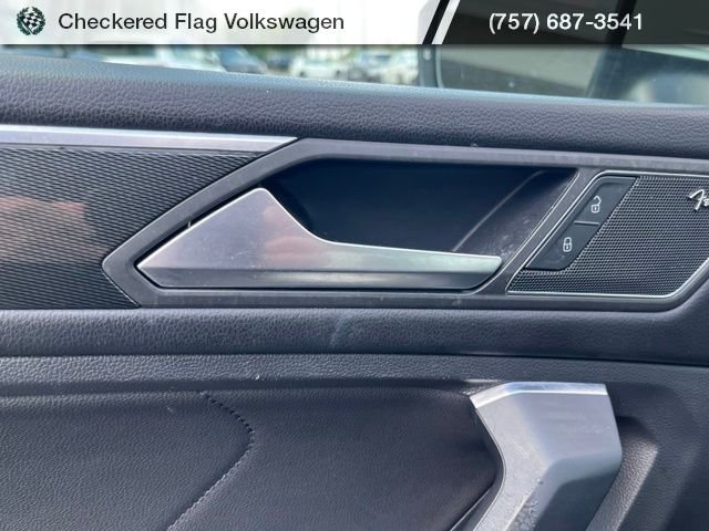Used 2019 Pure White Volkswagen 2.0T SEL Premium 4Motion image 14