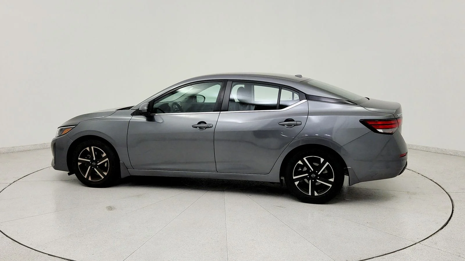 Used 2024 Gray Nissan SV image 4