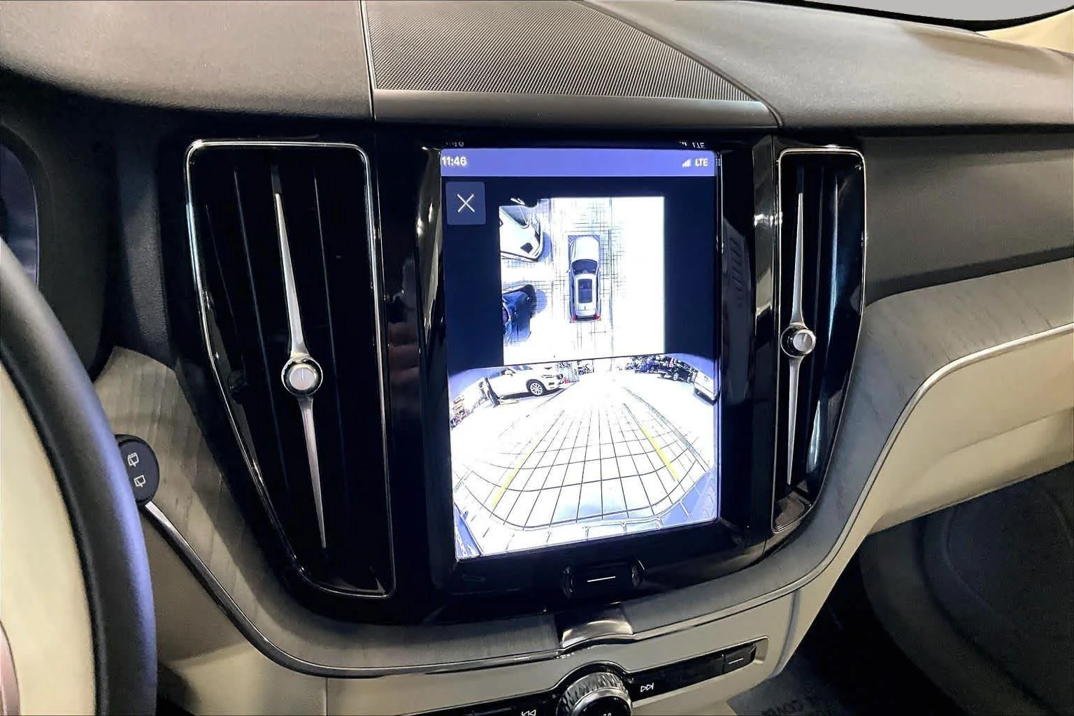 Used 2024 Bright Dusk Metallic Volvo Plus Dark Theme image 28