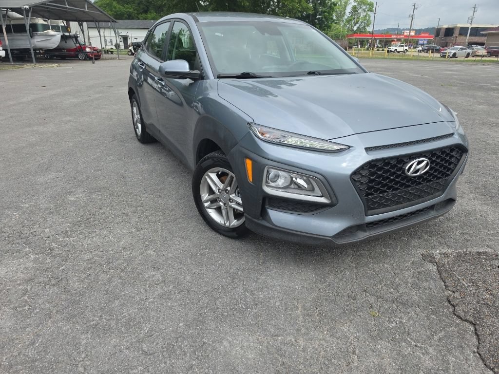 Used 2021 Silver Hyundai SE image 1