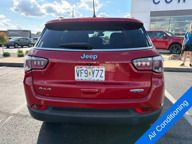 Used 2018 Redline Pearlcoat Jeep Latitude image 8