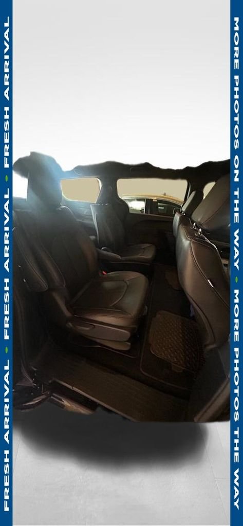 Used 2025 Black Chrysler Select image 1