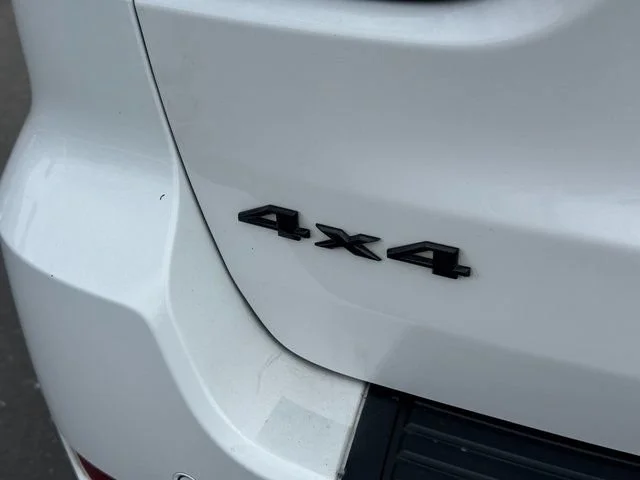 Used 2020  Jeep Altitude image 7