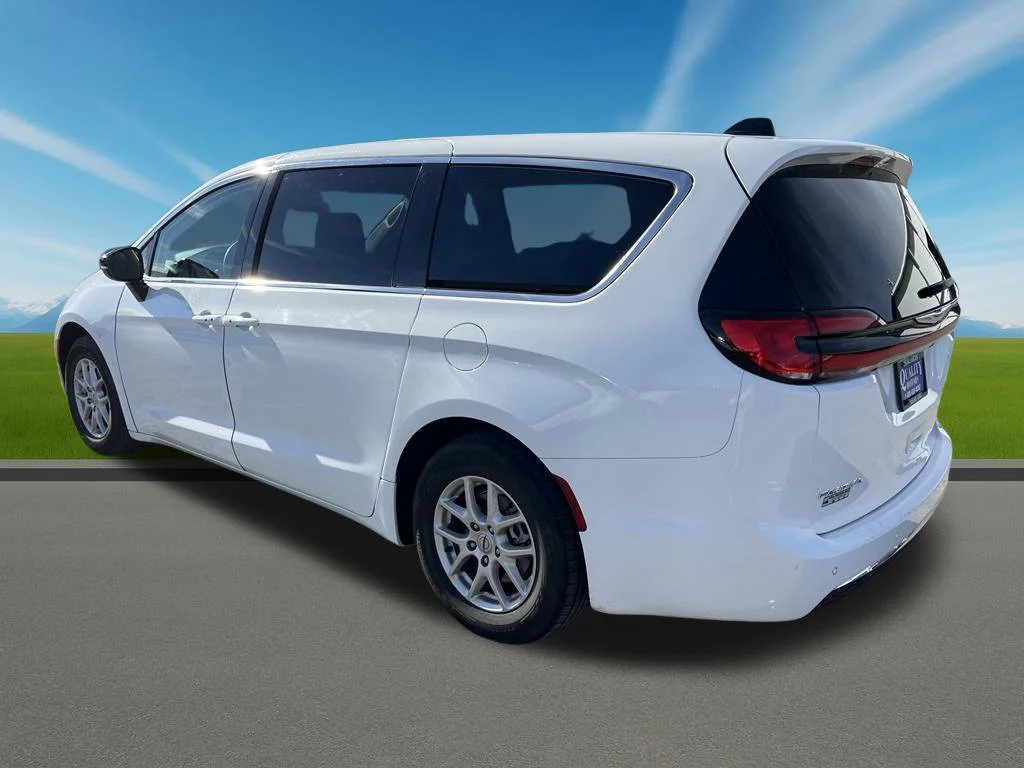 Used 2024 White Chrysler Touring L image 7