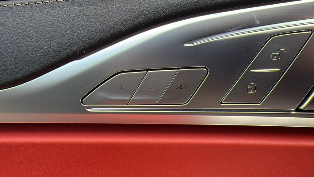Used 2023 Frozen Pure Gray Metallic BMW ALPINA B8 xDrive image 21