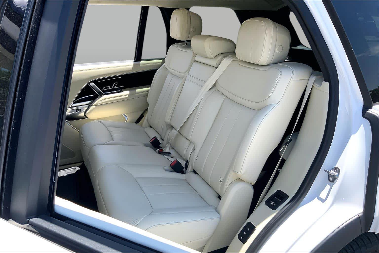 Used 2023 Ostuni Pearl White Land Rover Autobiography image 20