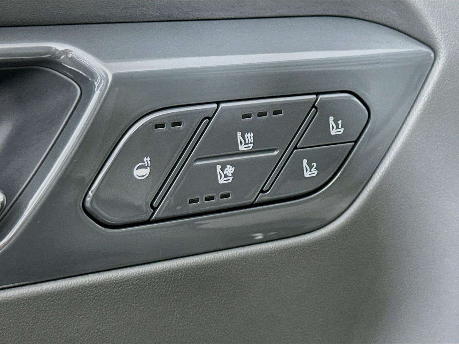 Used 2024 Ivory Silver Kia Land image 21