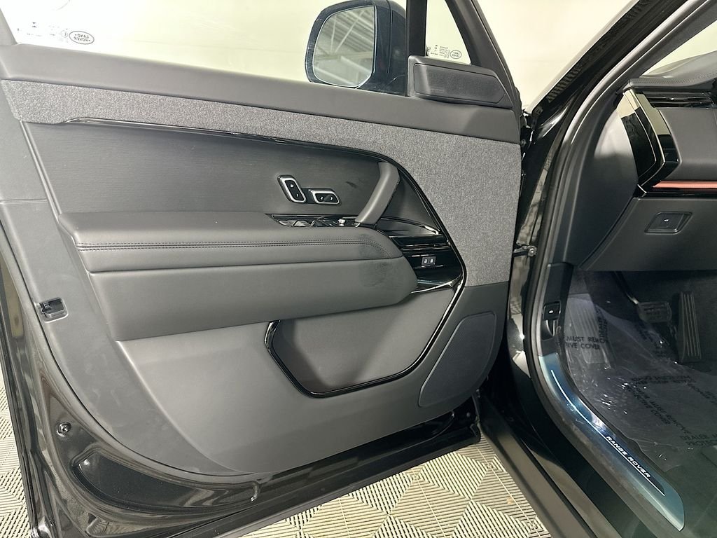New 2026 Santorini Black Land Rover SE image 21