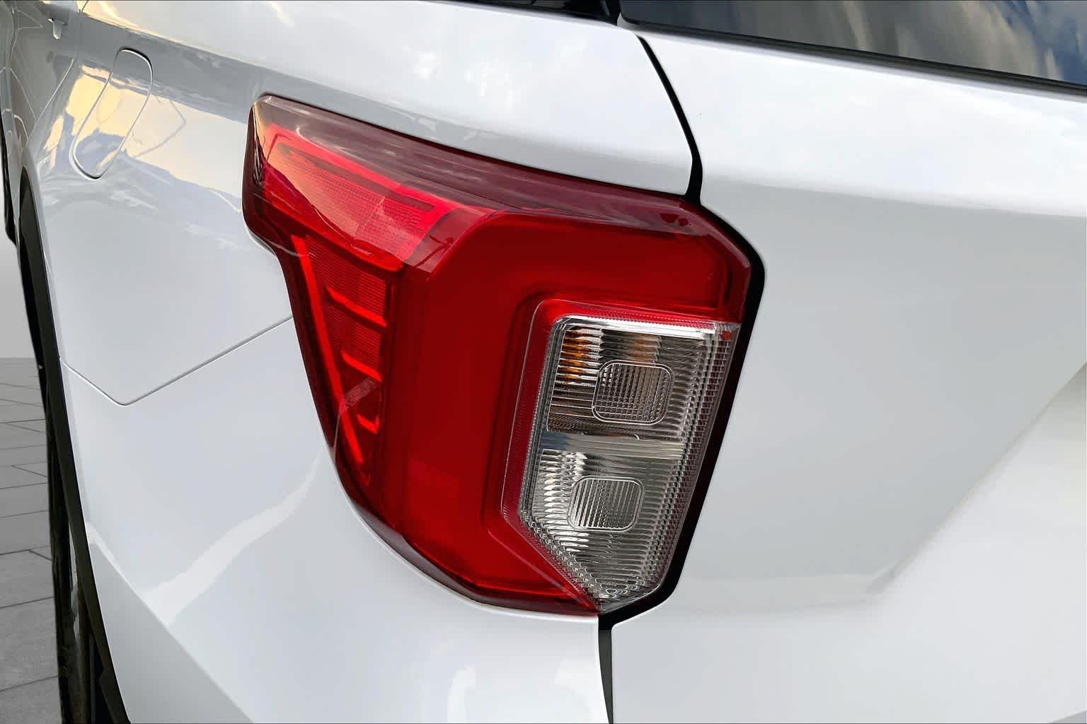 Certified Used 2024 Oxford White Ford XLT image 29