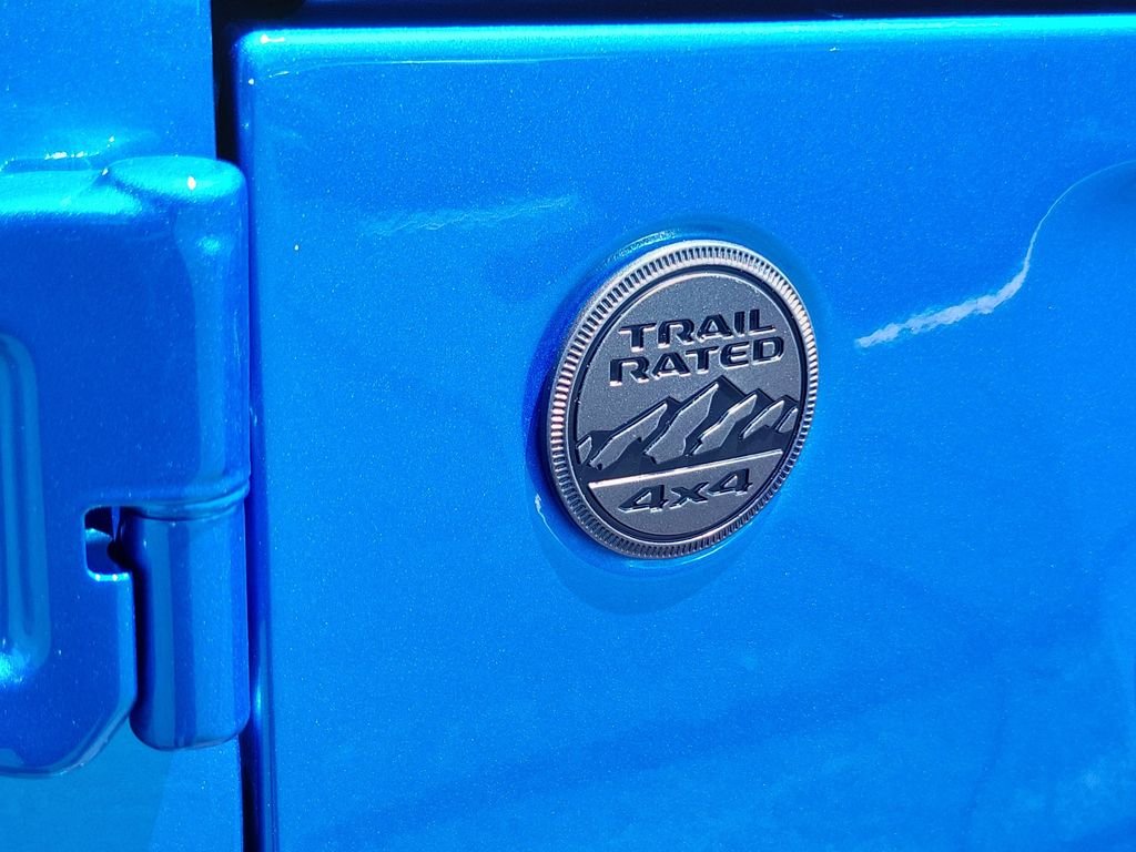 New 2026 Hydro Blue Pearl-Coat Exterior Paint Jeep Sahara image 6