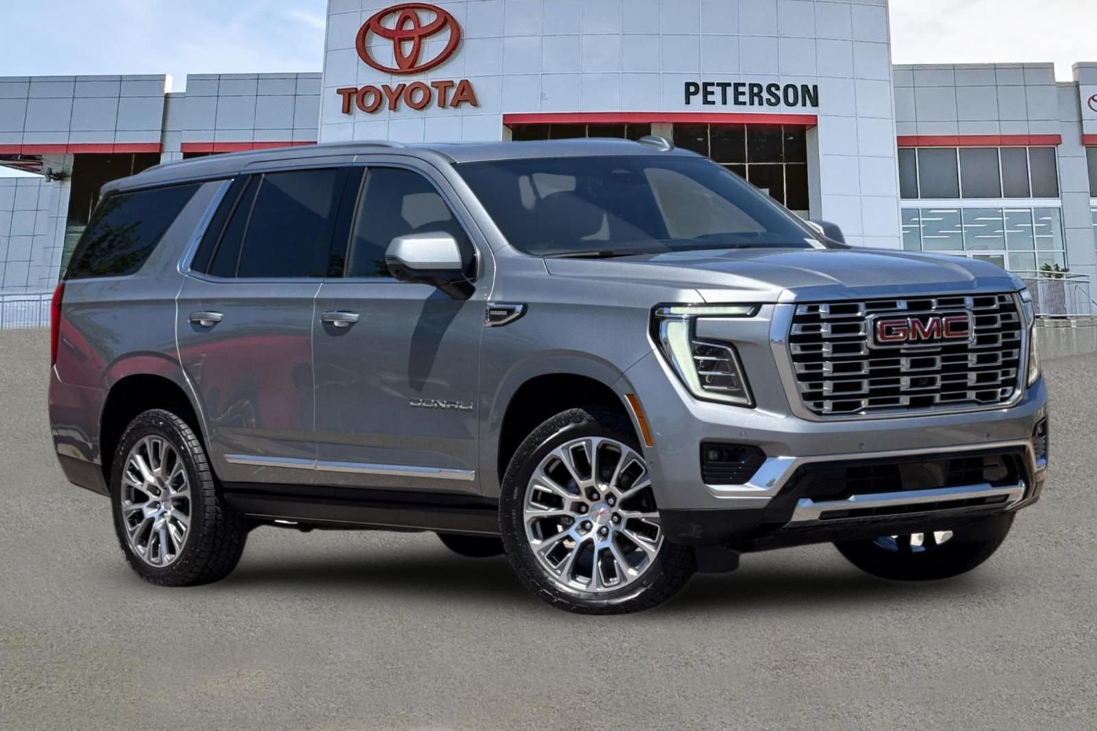 Used 2025  GMC Denali image 2