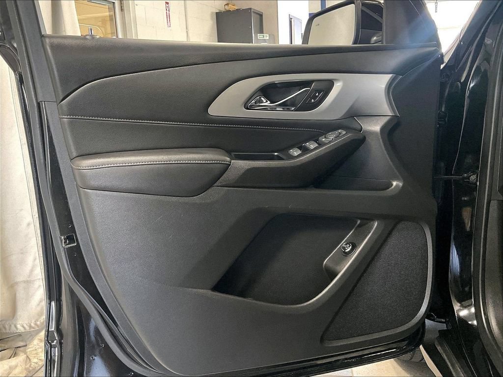 Used 2023 Mosaic Black Metallic Chevrolet LT Cloth image 9