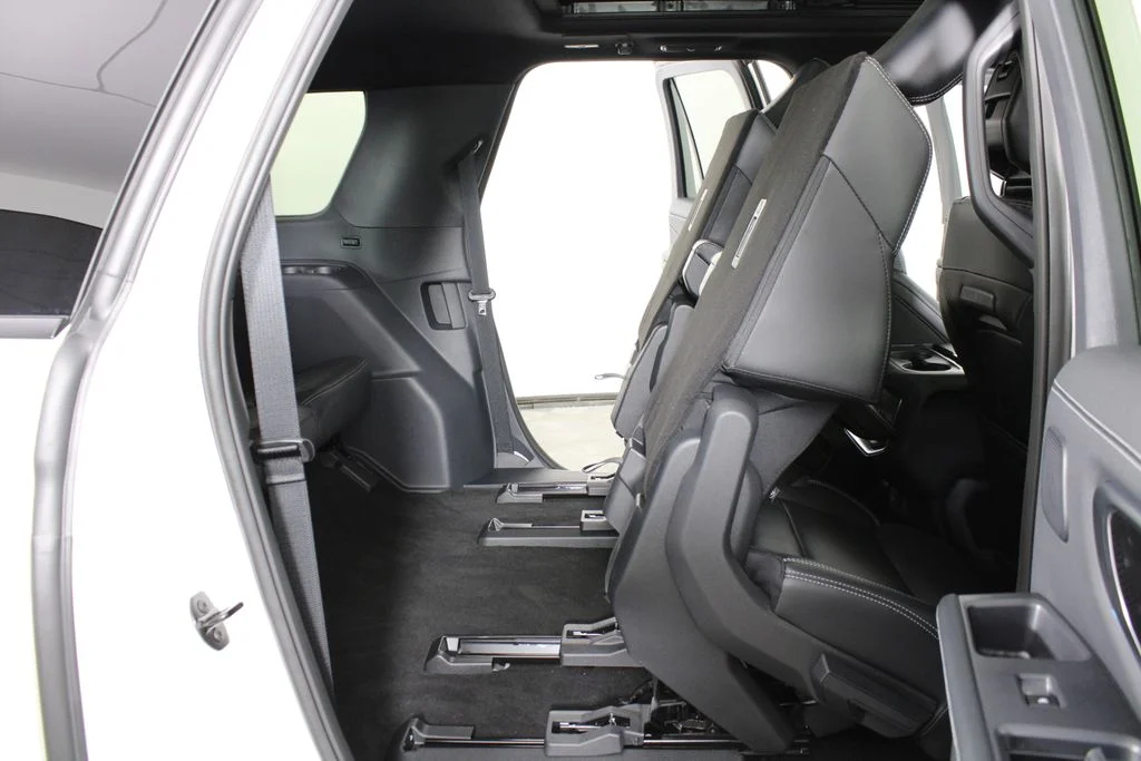 New 2027 Star White Metallic Tri-Coat Ford Platinum image 15