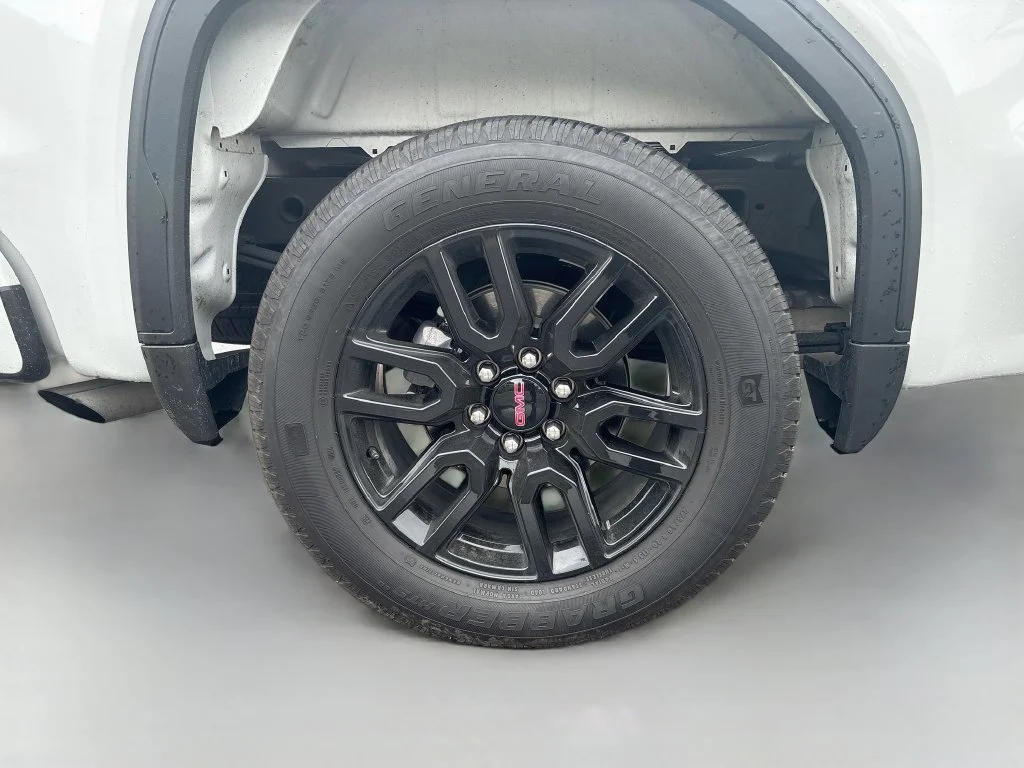 Used 2025 Summit White GMC Elevation image 13