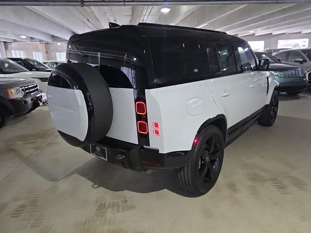 Used 2024 Fuji White Land Rover X-Dynamic SE image 5