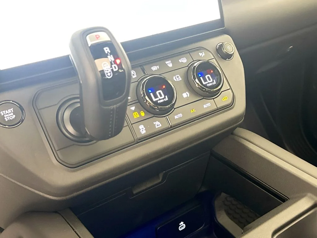 New 2026 Sargasso Blue Land Rover OCTA image 17