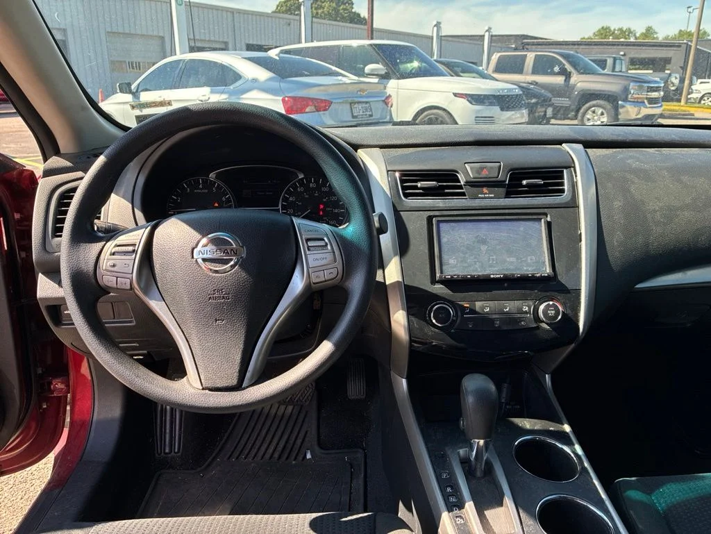 Used 2015 Red Nissan 2.5 S image 20