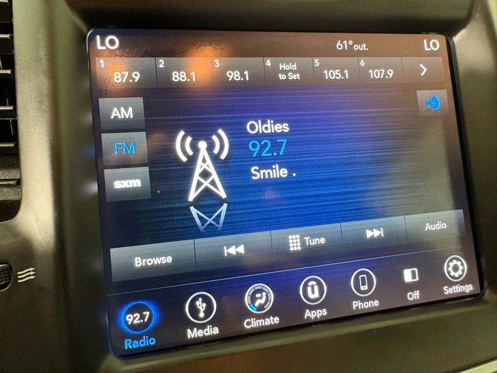 Used 2019 White Chrysler Touring image 28