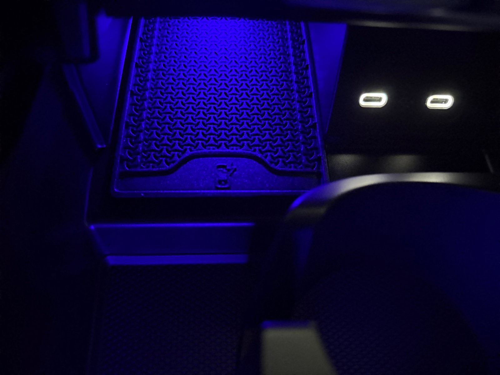 New 2026 MANUFAKTUR Moonlight White Metallic Mercedes-Benz C 300 image 24