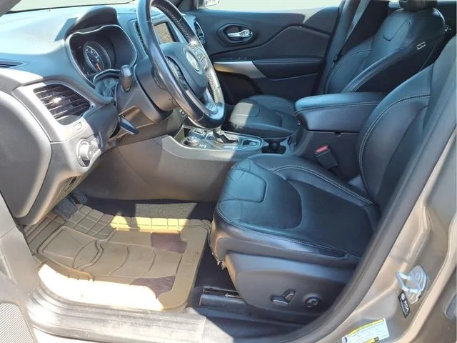Used 2021 Beige Jeep Latitude Lux image 20