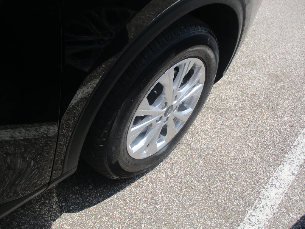 Used 2025 Agate Black Metallic Ford Active image 19