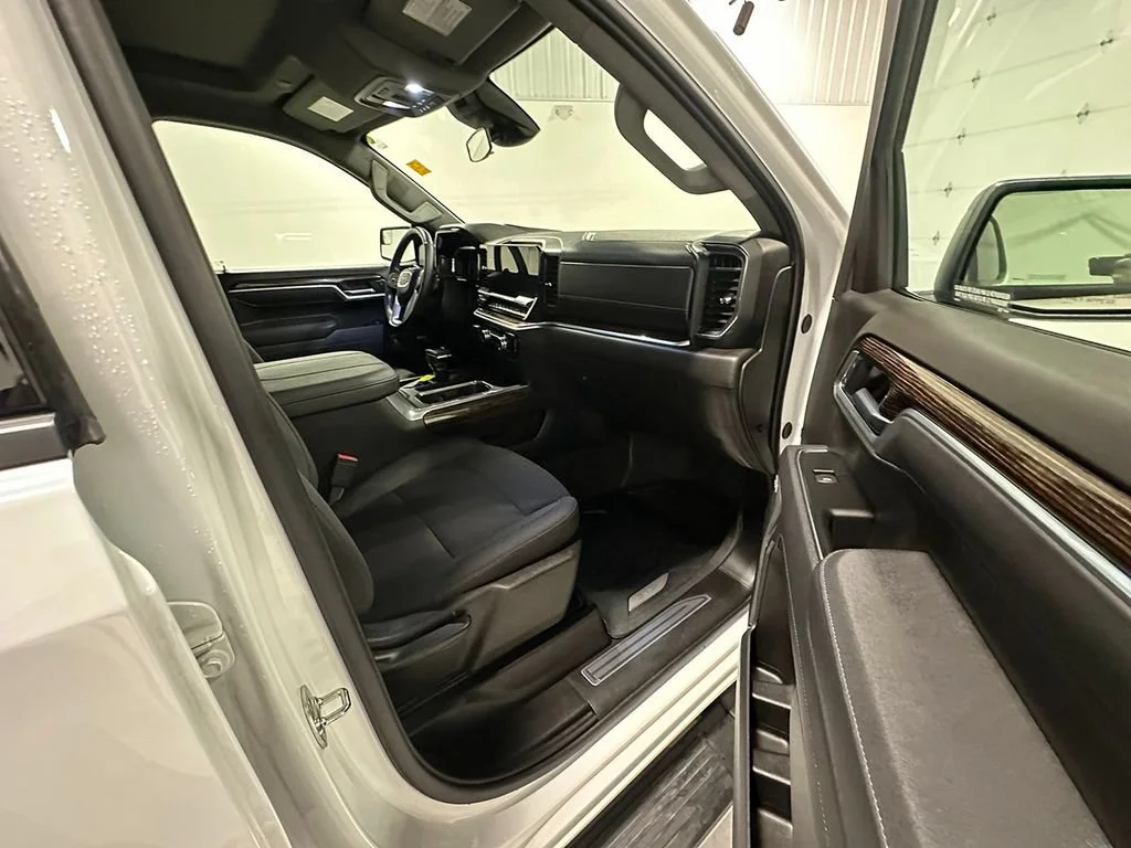 Used 2026 Summit White GMC Elevation image 27