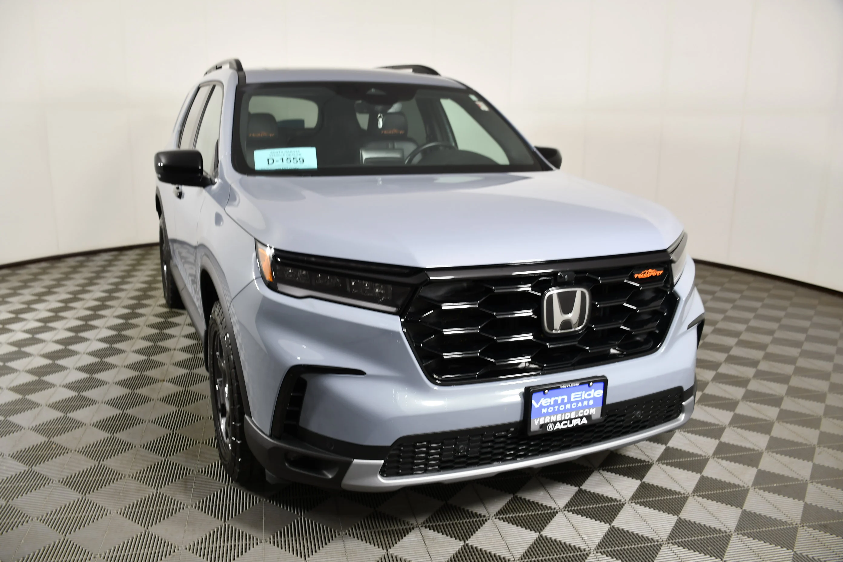Used 2025 Sonic Gray Pearl Honda TrailSport image 3