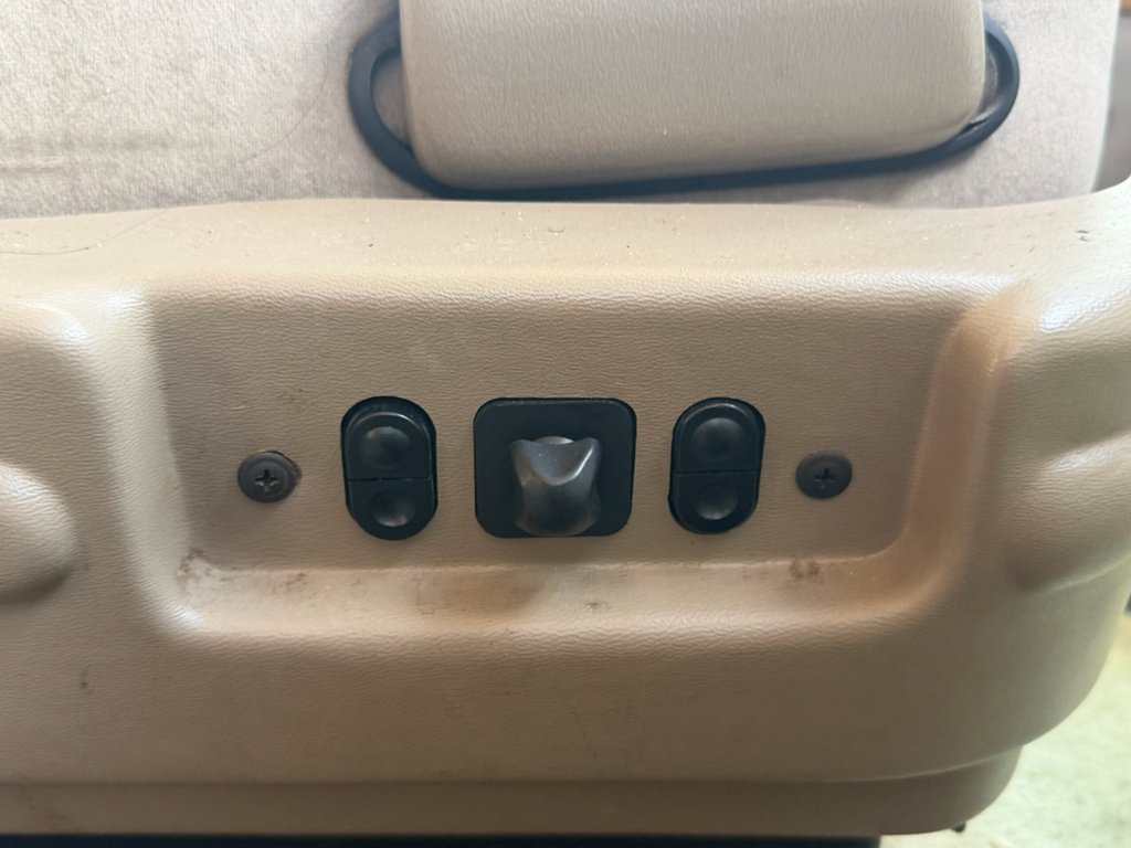 Used 2004 Oxford White Clearcoat Ford Recreational image 17