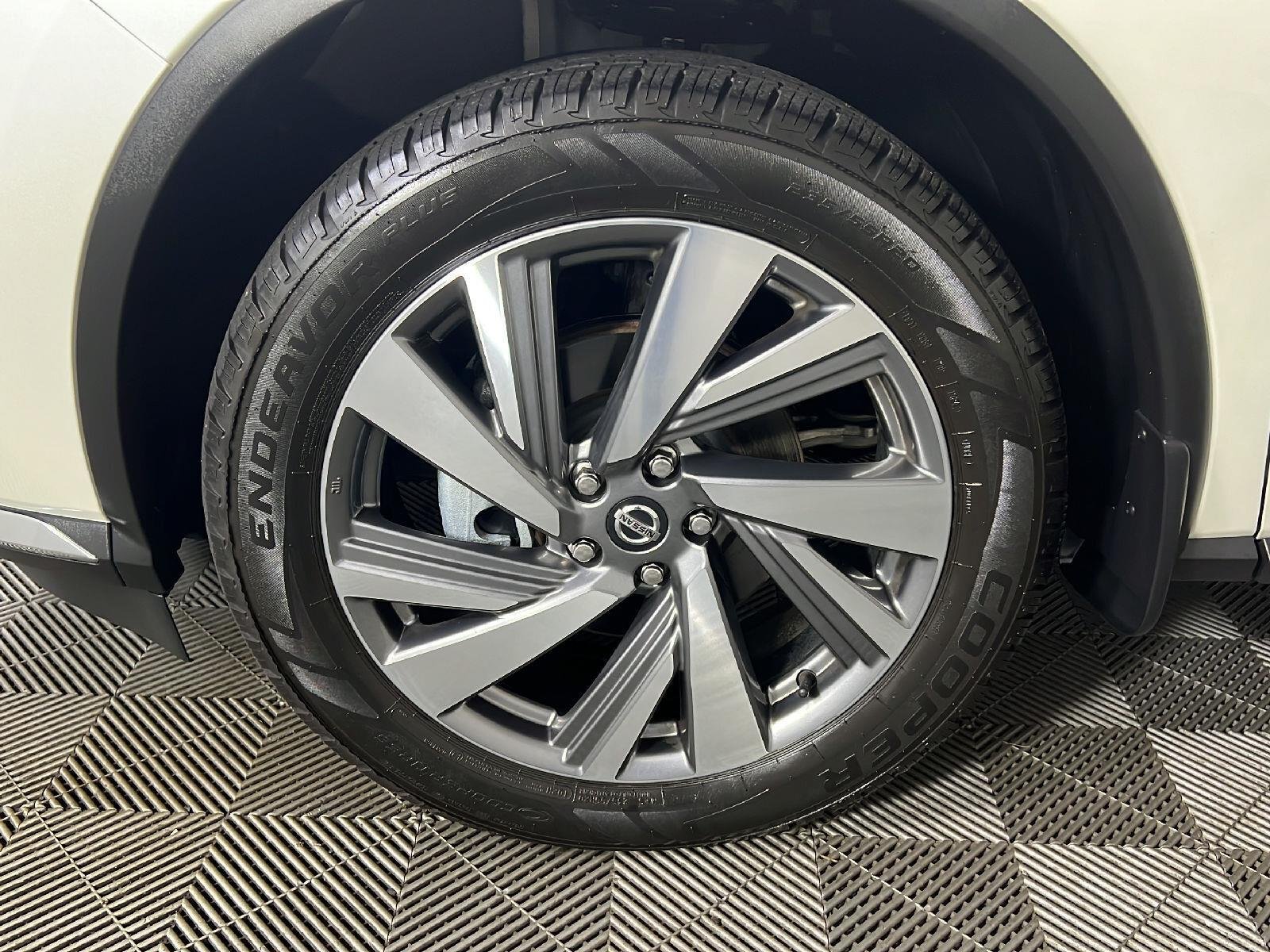 Used 2021 Pearl White Tricoat Nissan SL image 14