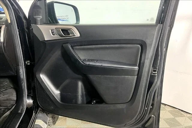 Used 2019 Shadow Black Ford XLT image 45