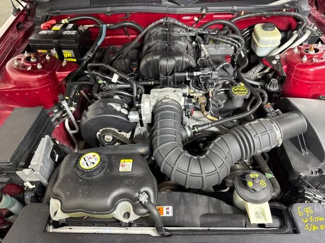 Used 2005 Red Ford V6 image 9