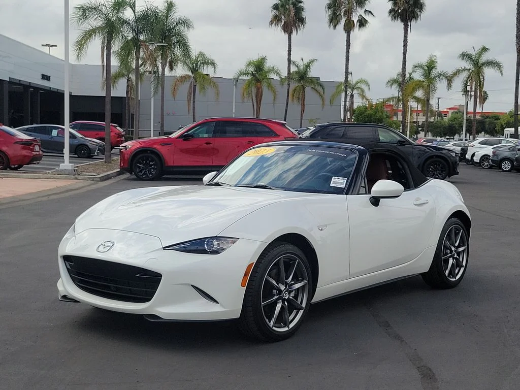Certified Used 2023 Snowflake White Pearl Mazda Grand Touring image 27