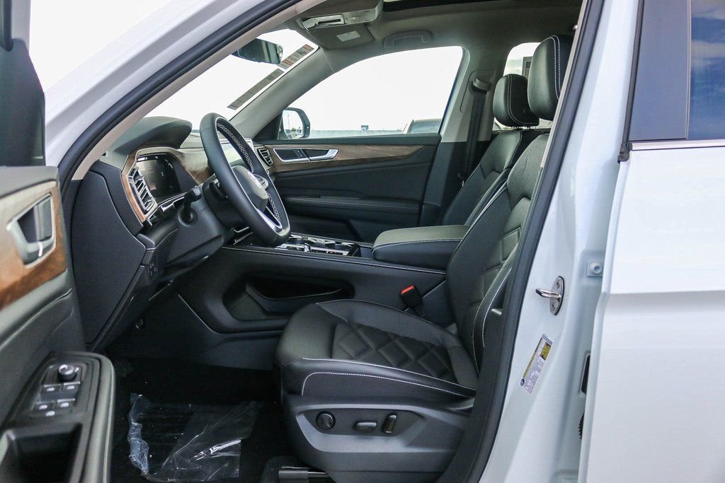 New 2026 White Volkswagen 2.0T SE w/Technology image 22