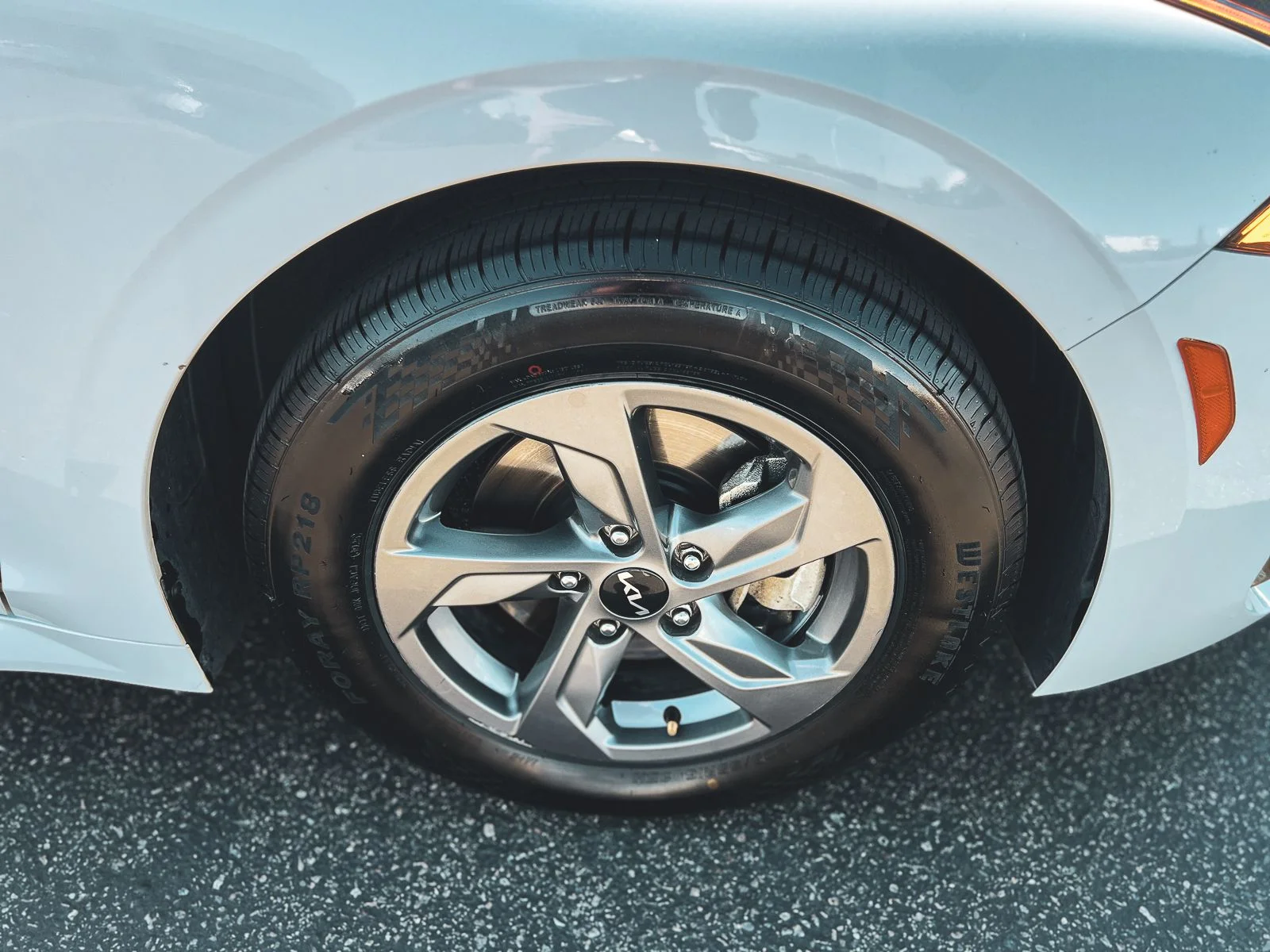 2023 Kia K5 LXS - Photo 9