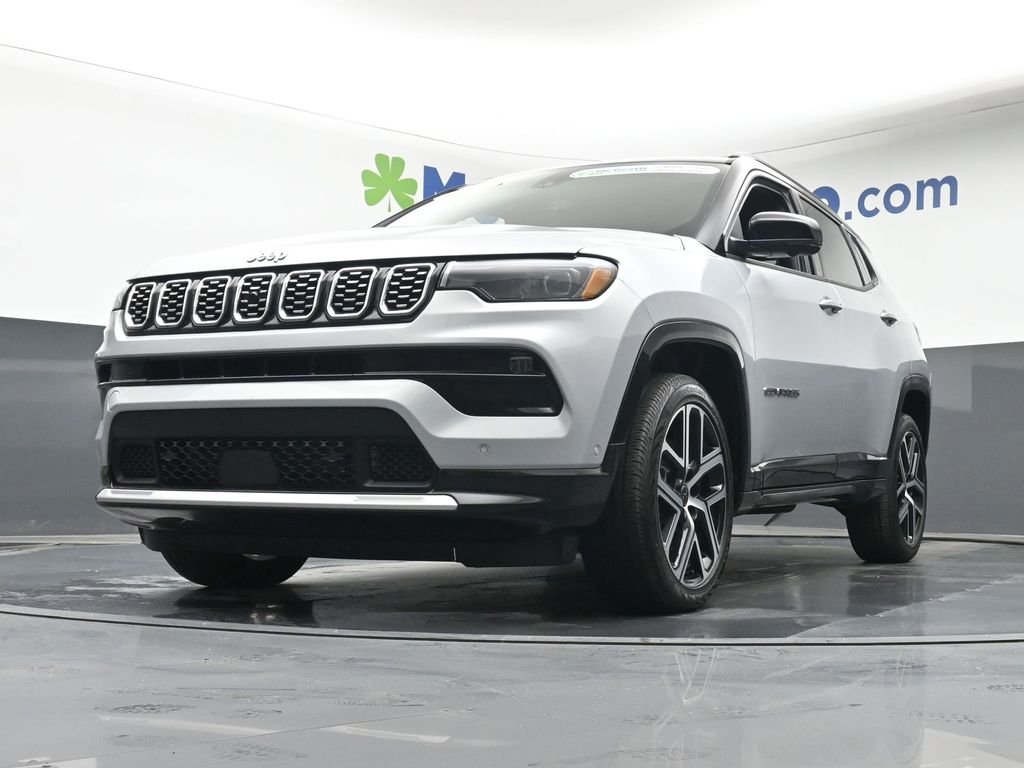Used 2025 Silver Jeep Limited image 7