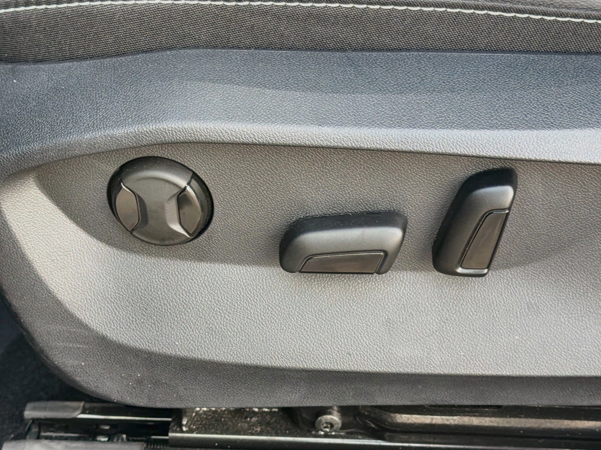 Used 2024 Pure Gray Volkswagen SE image 24