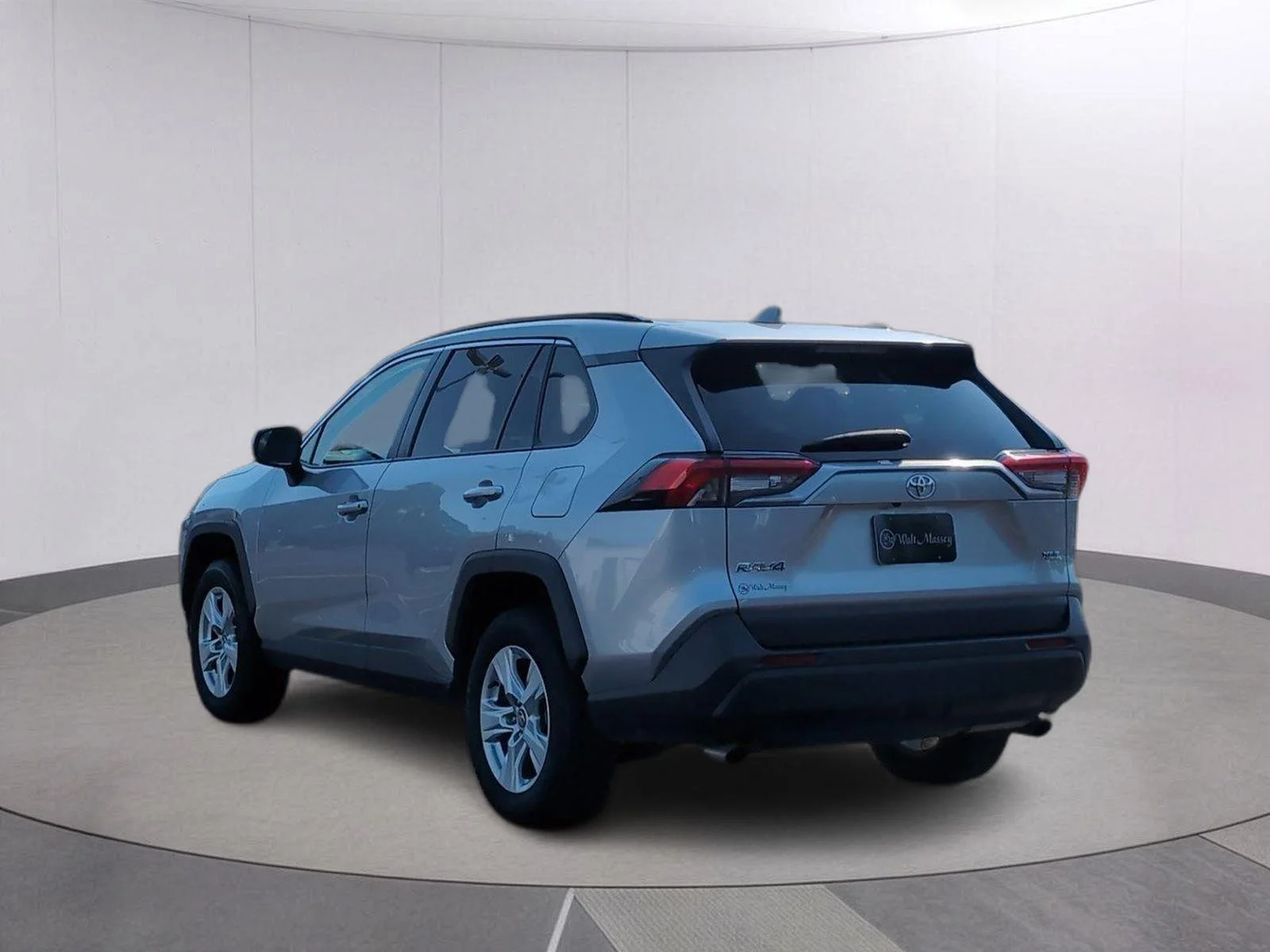 Used 2020 Silver Sky Metallic Toyota XLE image 3